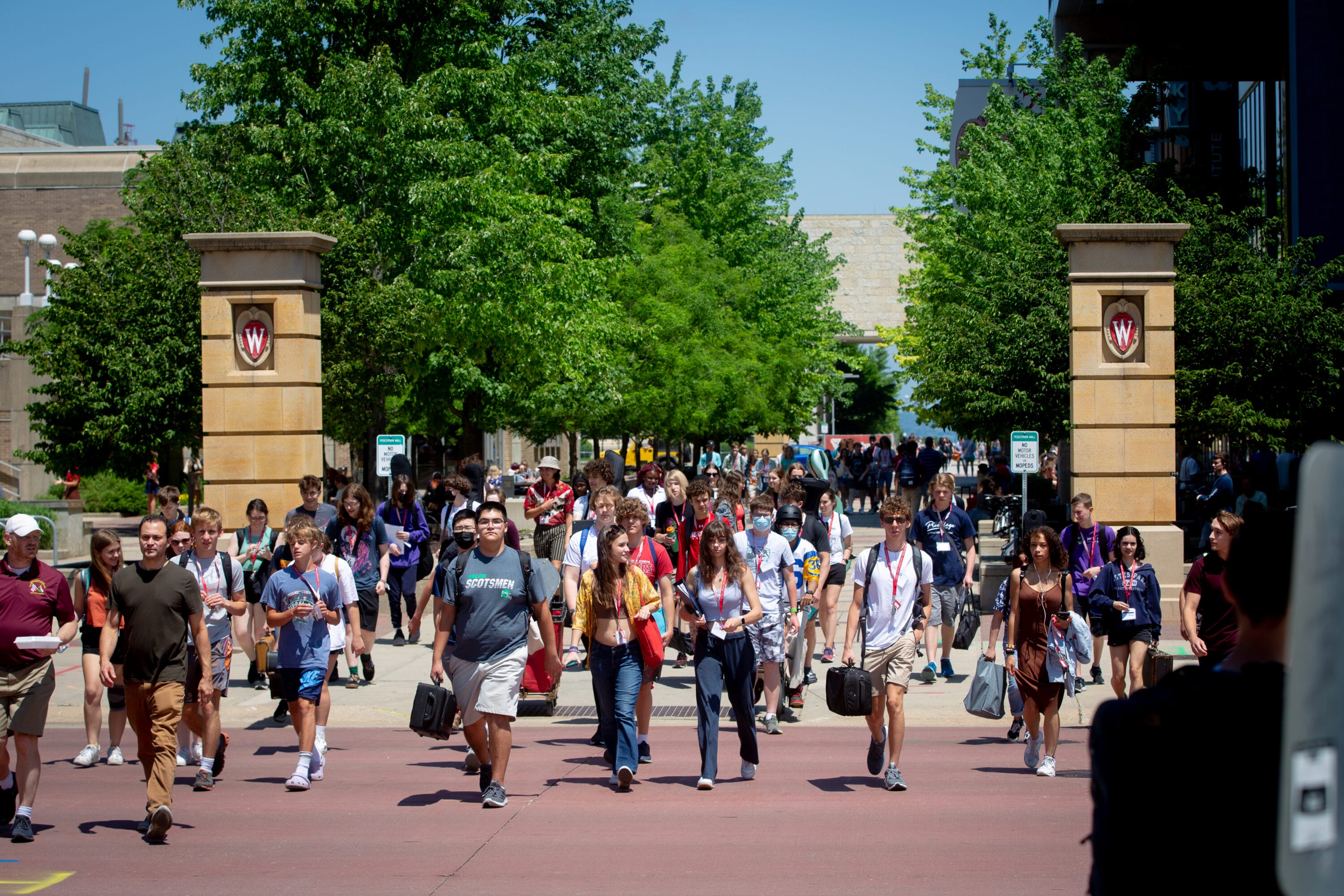 A group of UW-Madison students walking.